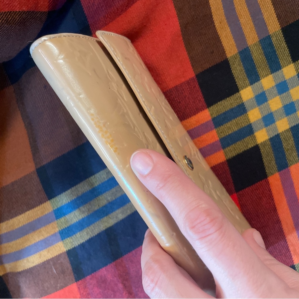 Louis Vuitton Patent Vernis Sarah Long Wallet with Monogram- *has marks - Picture 10 of 13